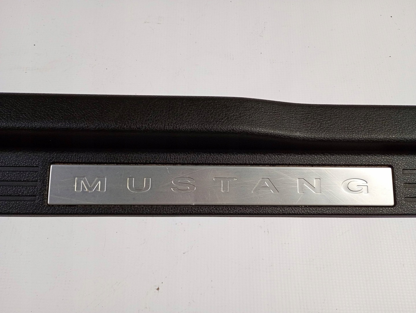 cover moulding of the threshold inner right side Ford Mustang V 2005-2009