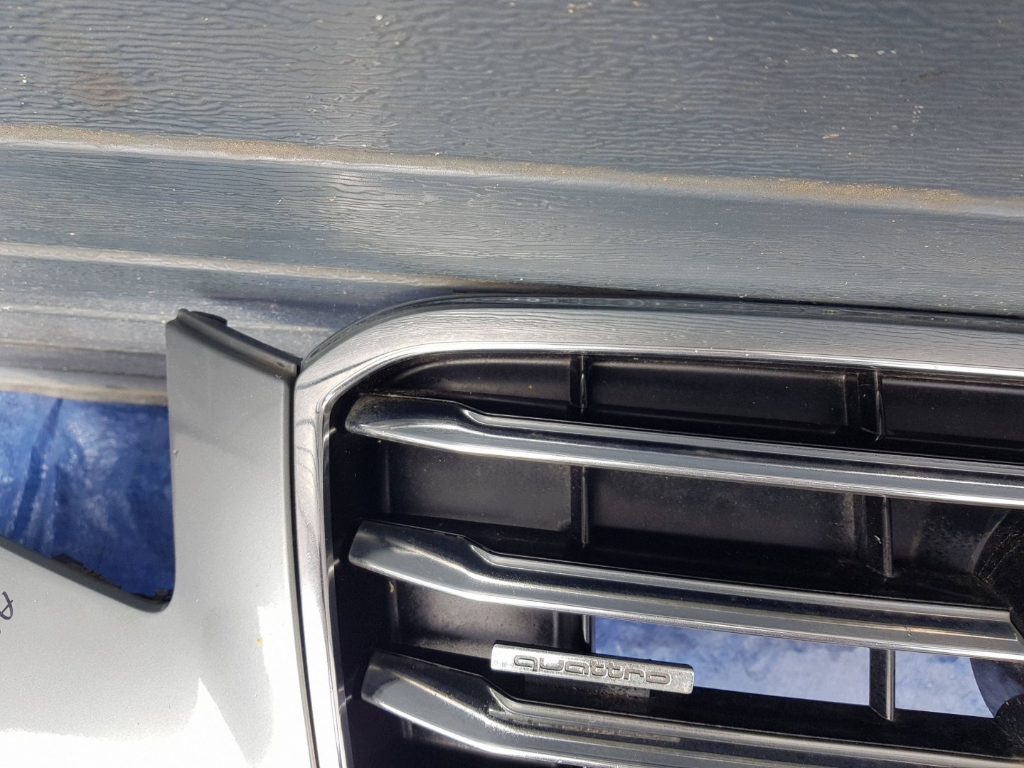 nárazník předek přední AUDI A8 D4 LY7G