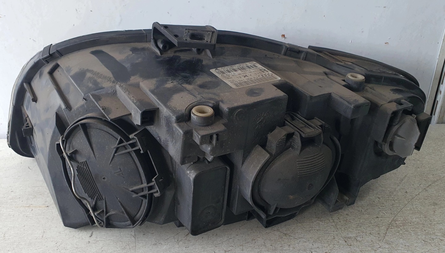 AUDI A4 B7 04-08 feu droit avant EUROPA original 8E0941004AJ