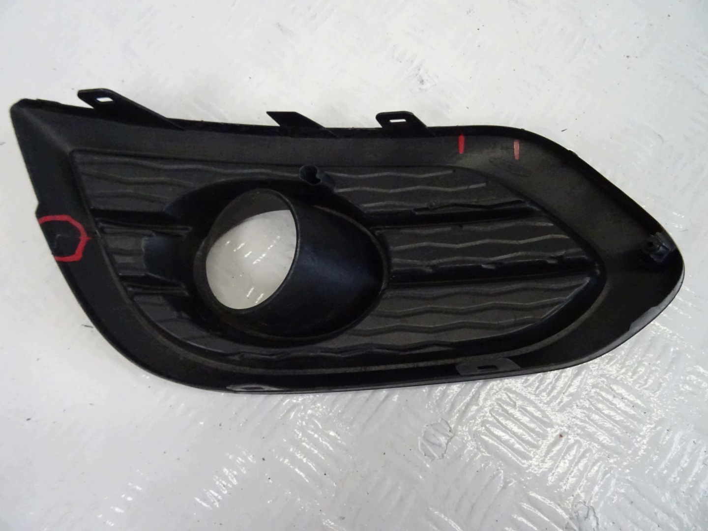 grid of a bumper right front RENAULT KADJAR LIFT 261A21870R
