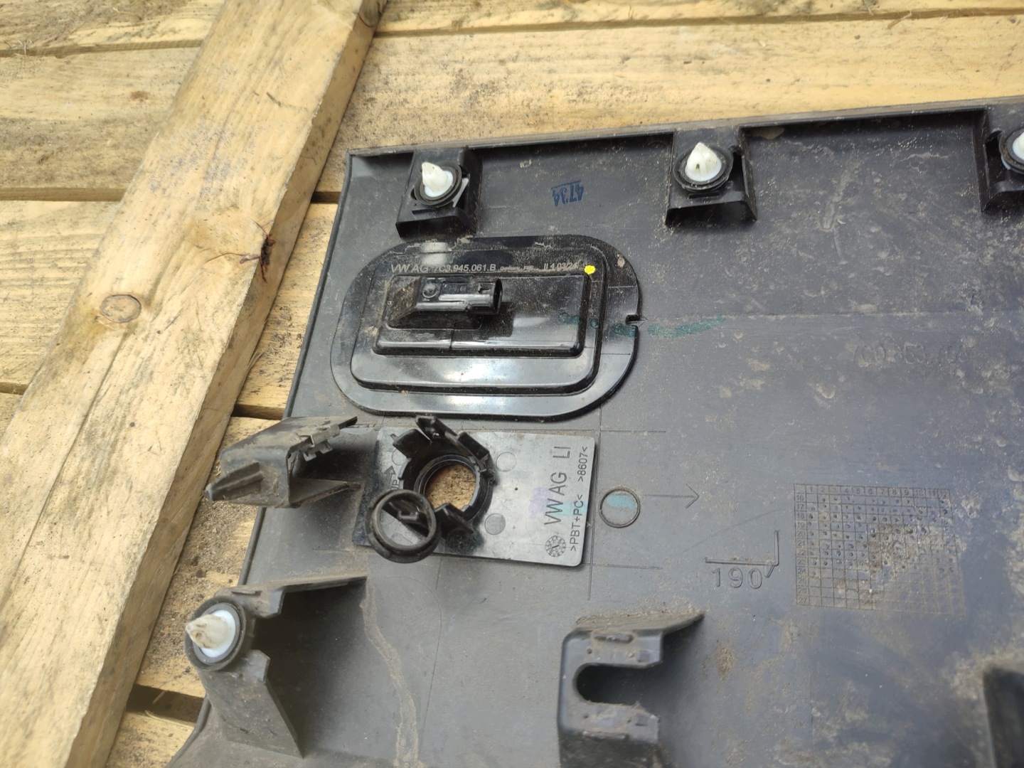 VW CRAFTER II left moulding side PDC WERSJA below sensor PARKOWAN. 7C0853753