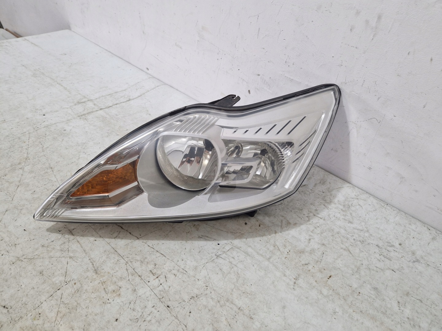 FOCUS MK2 REFLEKTOR light front left 8M5113W030AD