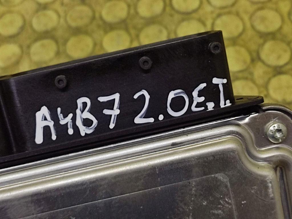 AUDI A4 B7 2.0 control unit of the engine 0261S02145