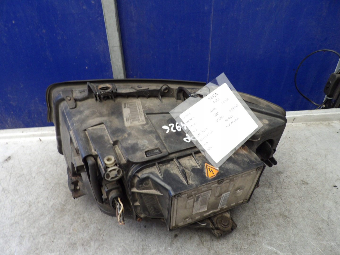 Audi A4 B6 light front right xenon