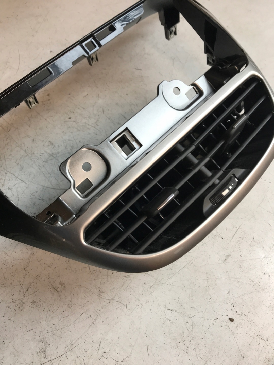 moulage DEKOR console PEUGEOT 208 9804312377