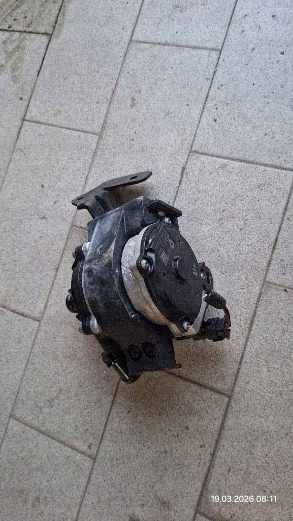 supplementary water pump Renault Megane V E-Tech Rafale Austral 210111797R