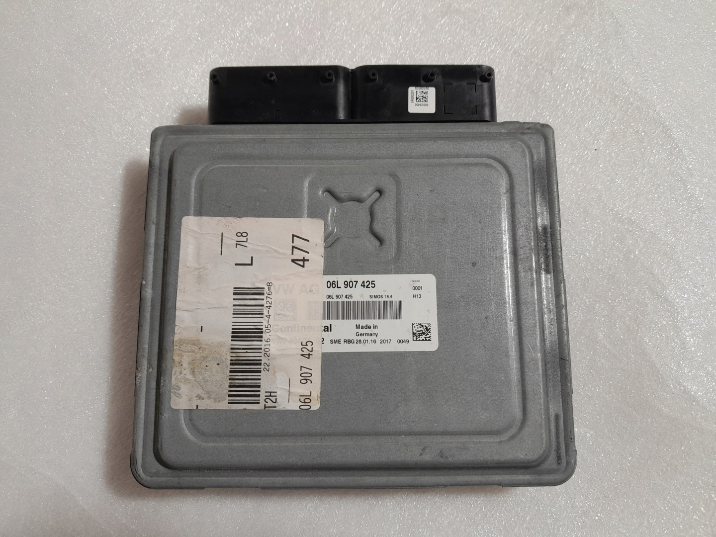 AUDI A4 B9 control unit computer of the engine 06L907425