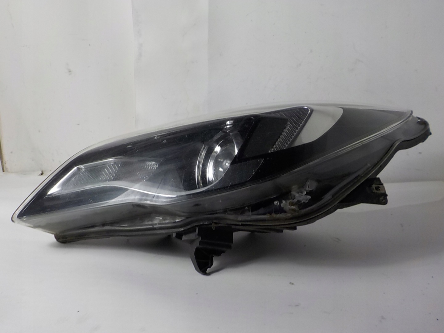 OPEL INSIGNIA A LIFT light left front front UK