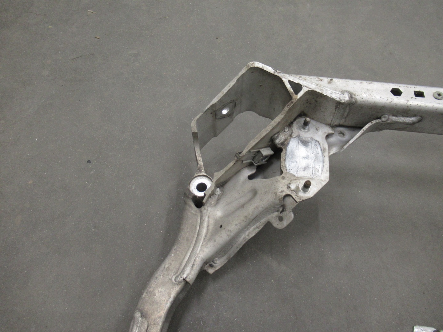 Lawa predok nápravnica pod motor výstuha zavesenia BMW e81 e82 e87 e90 e91 e92