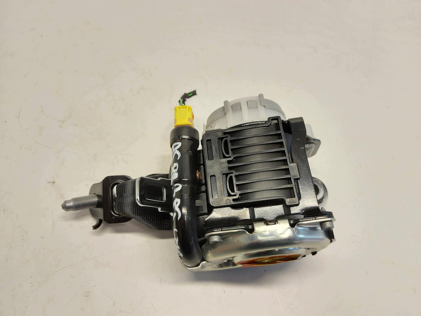 AUDI A5 8B3 B10 AVANT Gurten Sicherheits heck rechts 8B3857806G