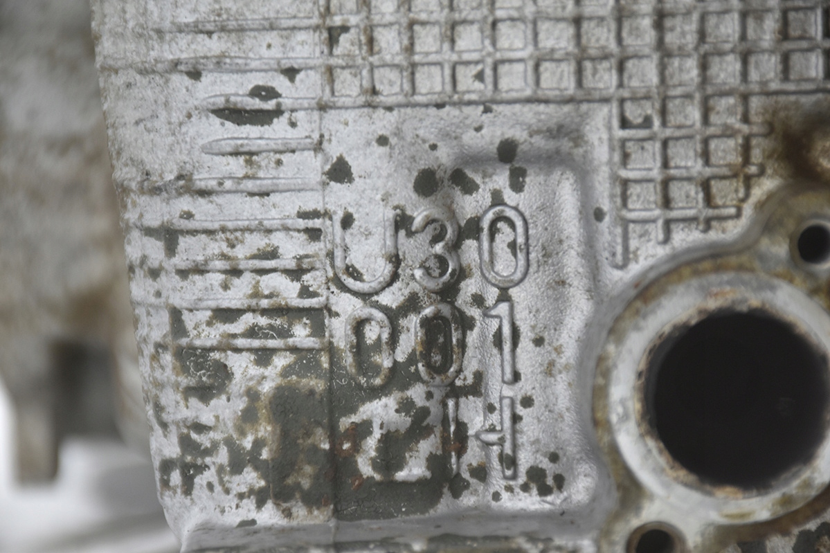 head. of the engine SUBARU EZ30 left