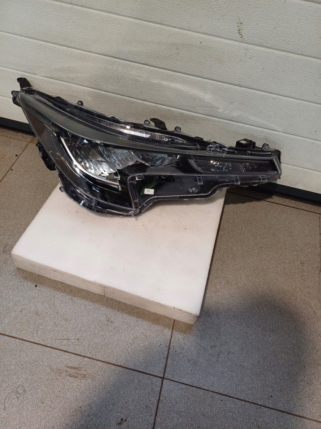 light right front front TOYOTA COROLLA E21 XII 90119224