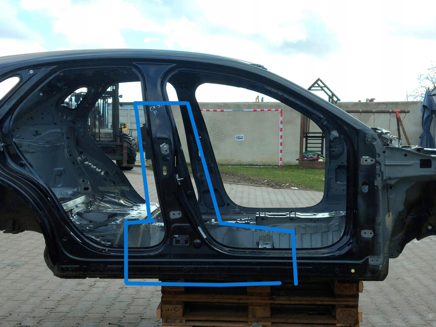 Mazda CX30 threshold central right side