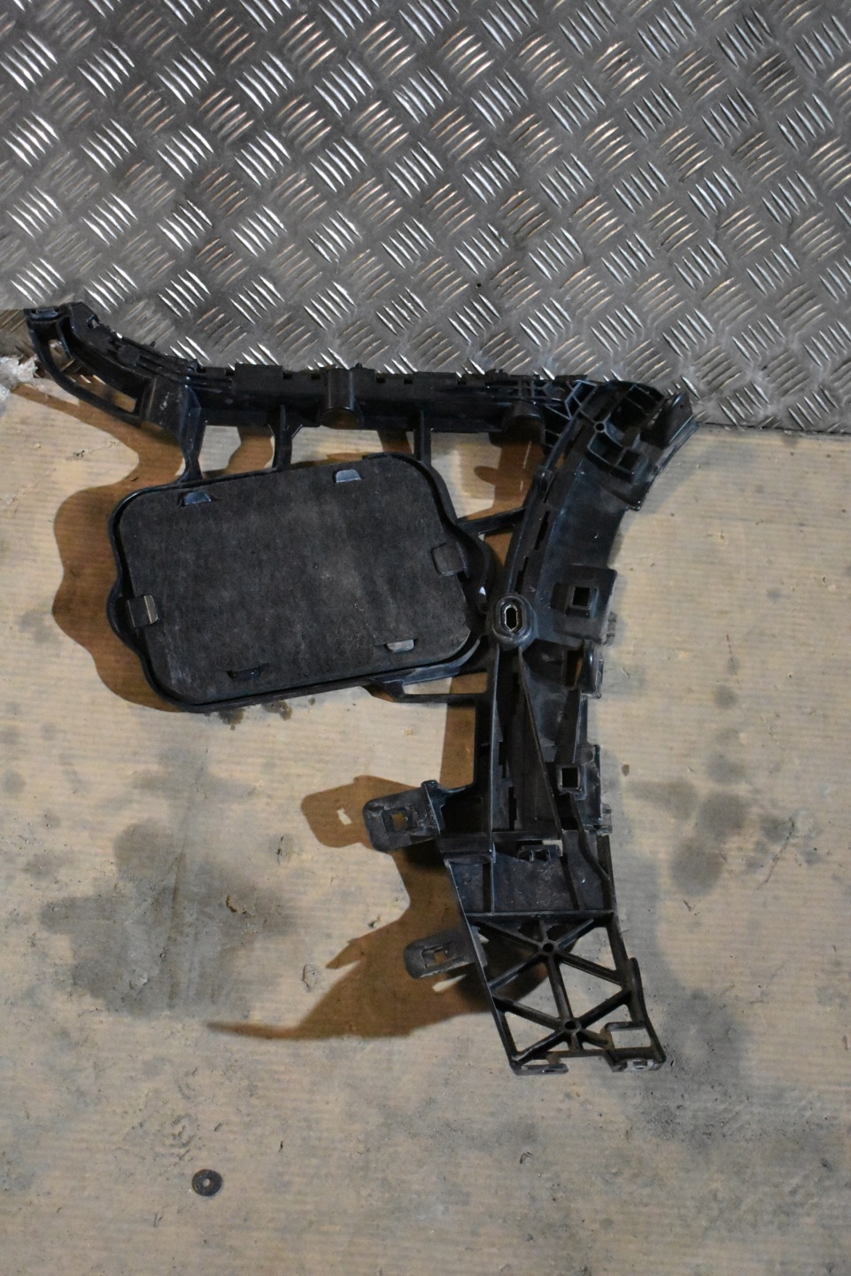 IDEALNY bumper bracket rear left MERCEDES W167 1