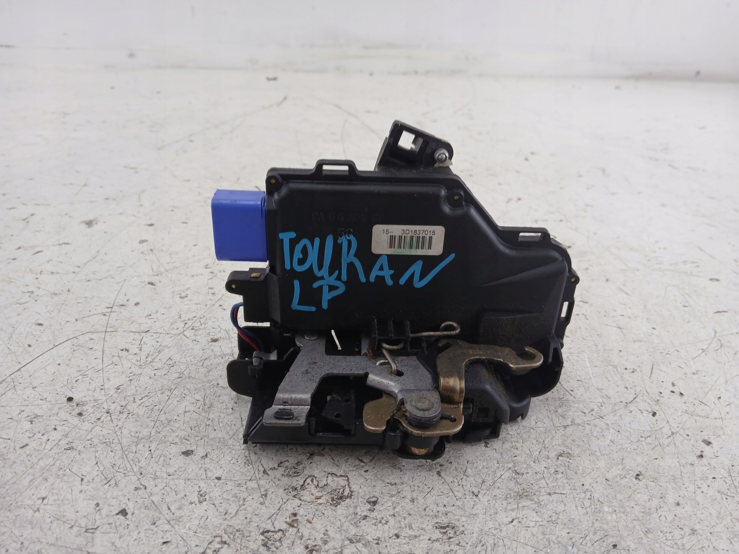 VW TOURAN and lock door left front 3D1837015