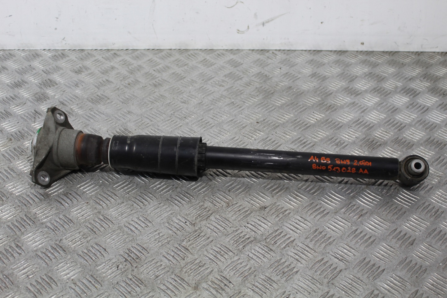 stoßdämpfer heck AUDI A4 B9 8W0 8W9 8W0513028AA