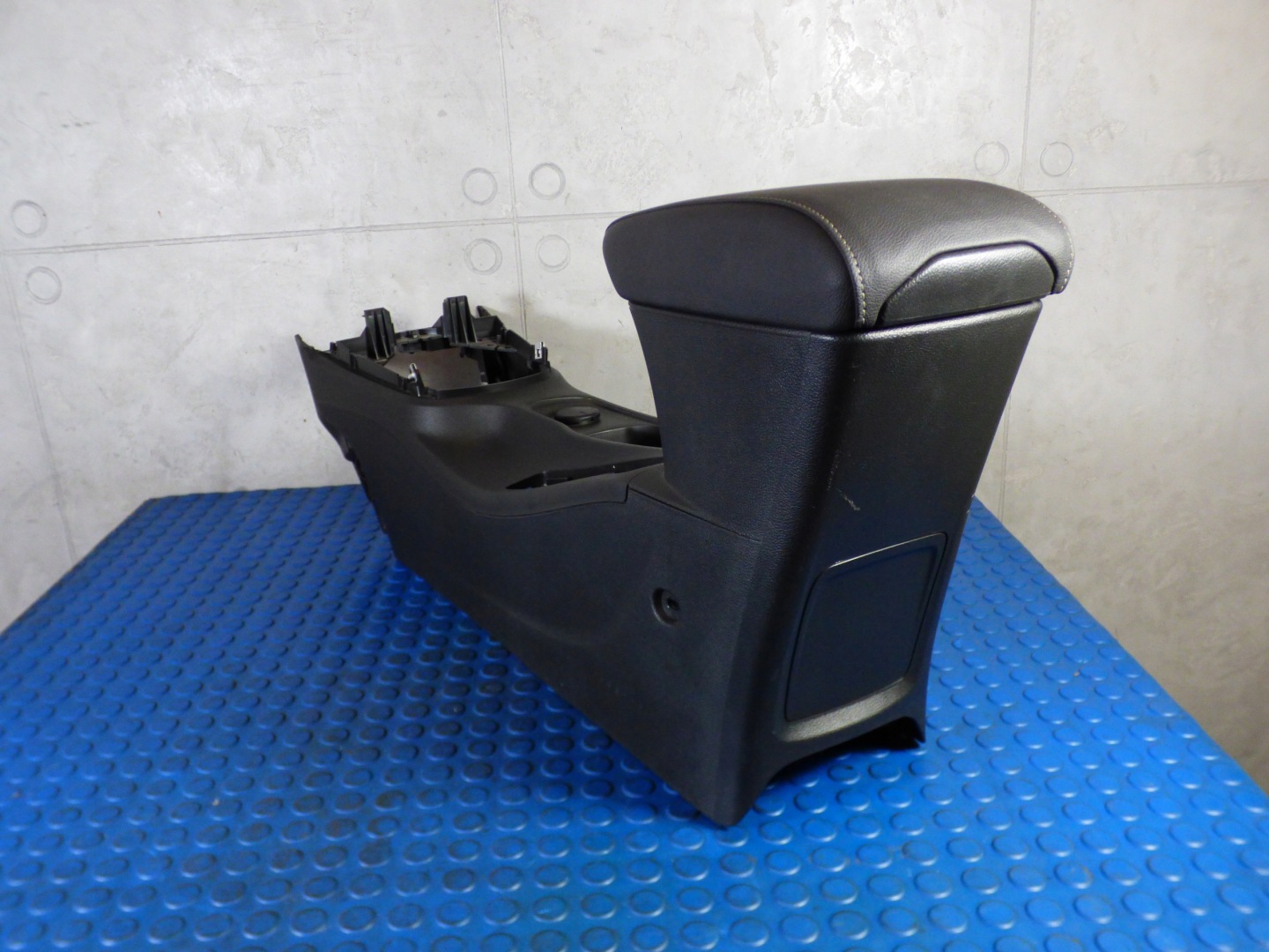 tunel central armrest EUROPA 13412338 OPEL ASTRA K V