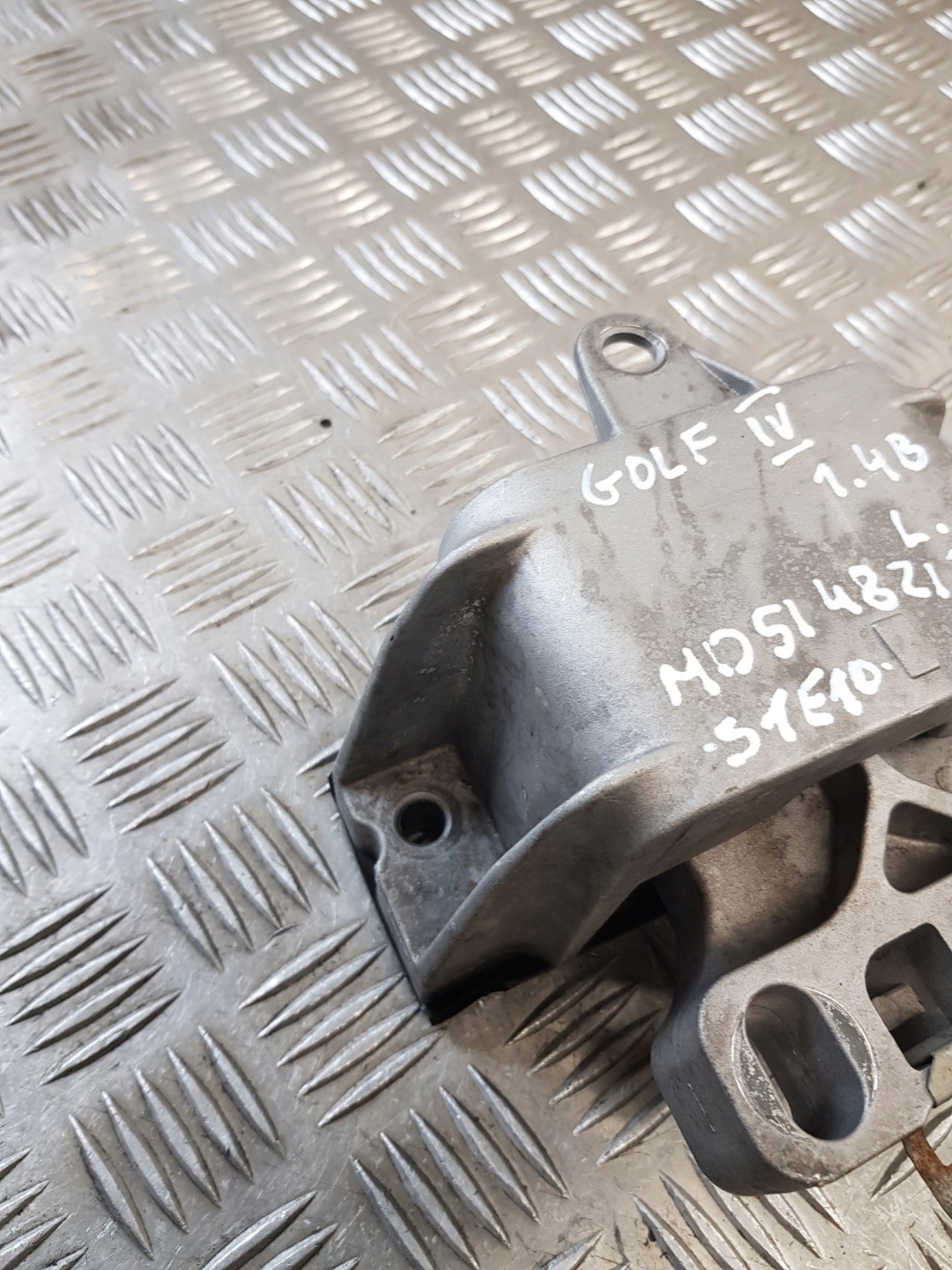 engine mount left VW GOLF IV 1.4