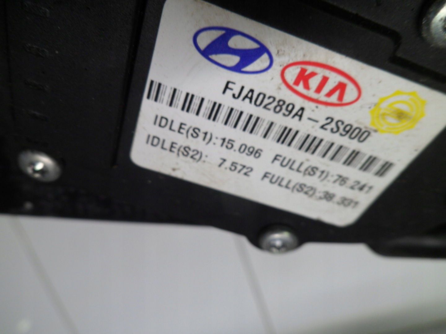 HYUNDAI I40 potentiometer accelerator pedal 32700 2S900