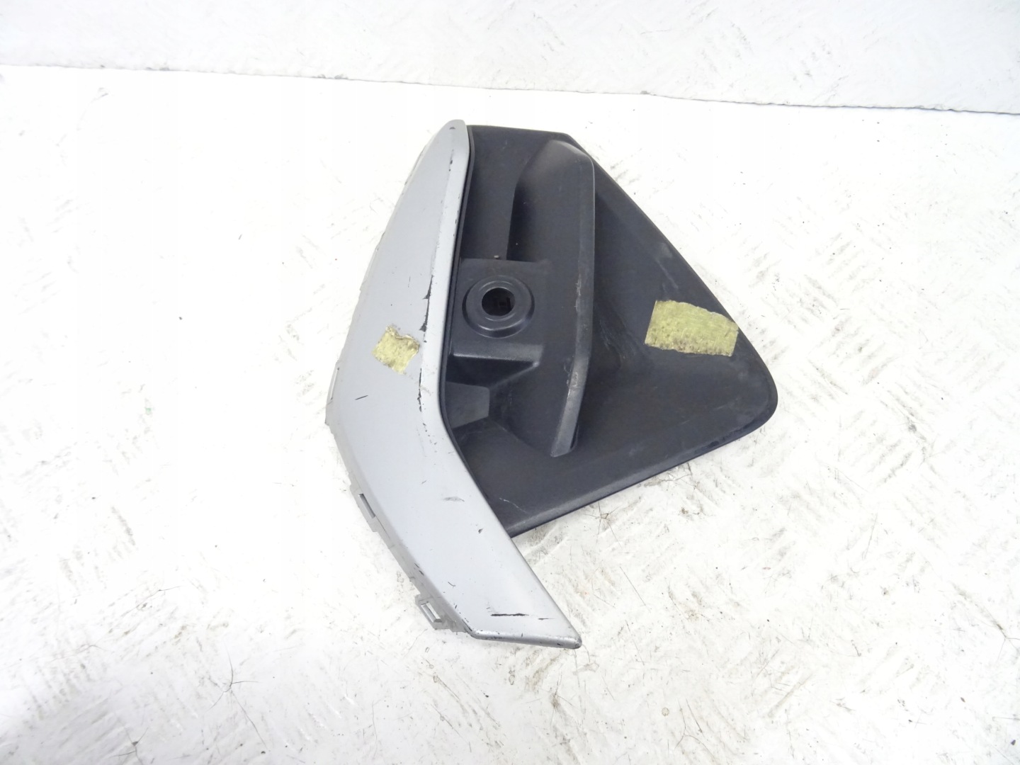 grid of a bumper front front right AUDI Q4 E-TRON 89A807682A