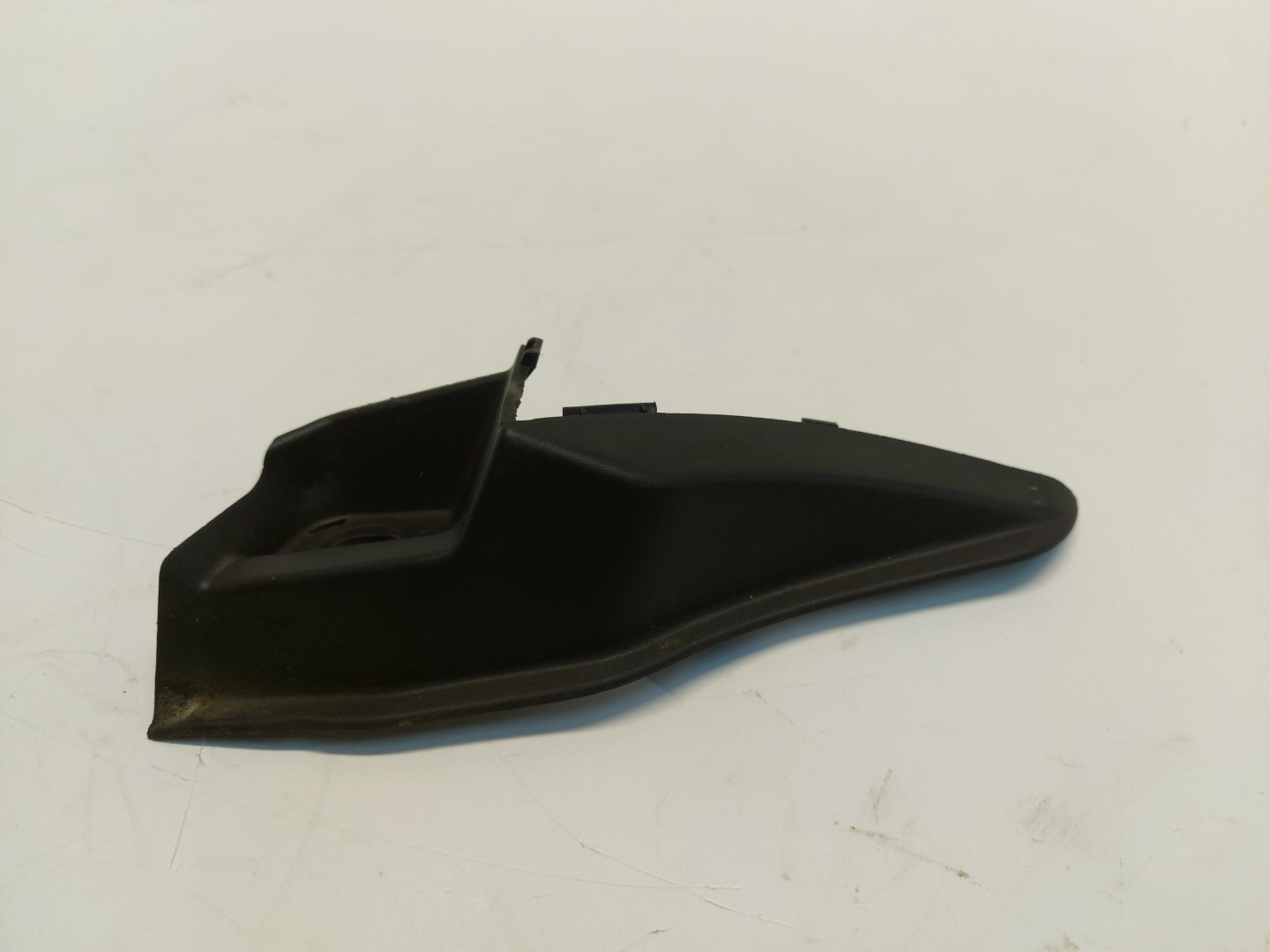 RENAULT Austral E corner under the window right 668628257R