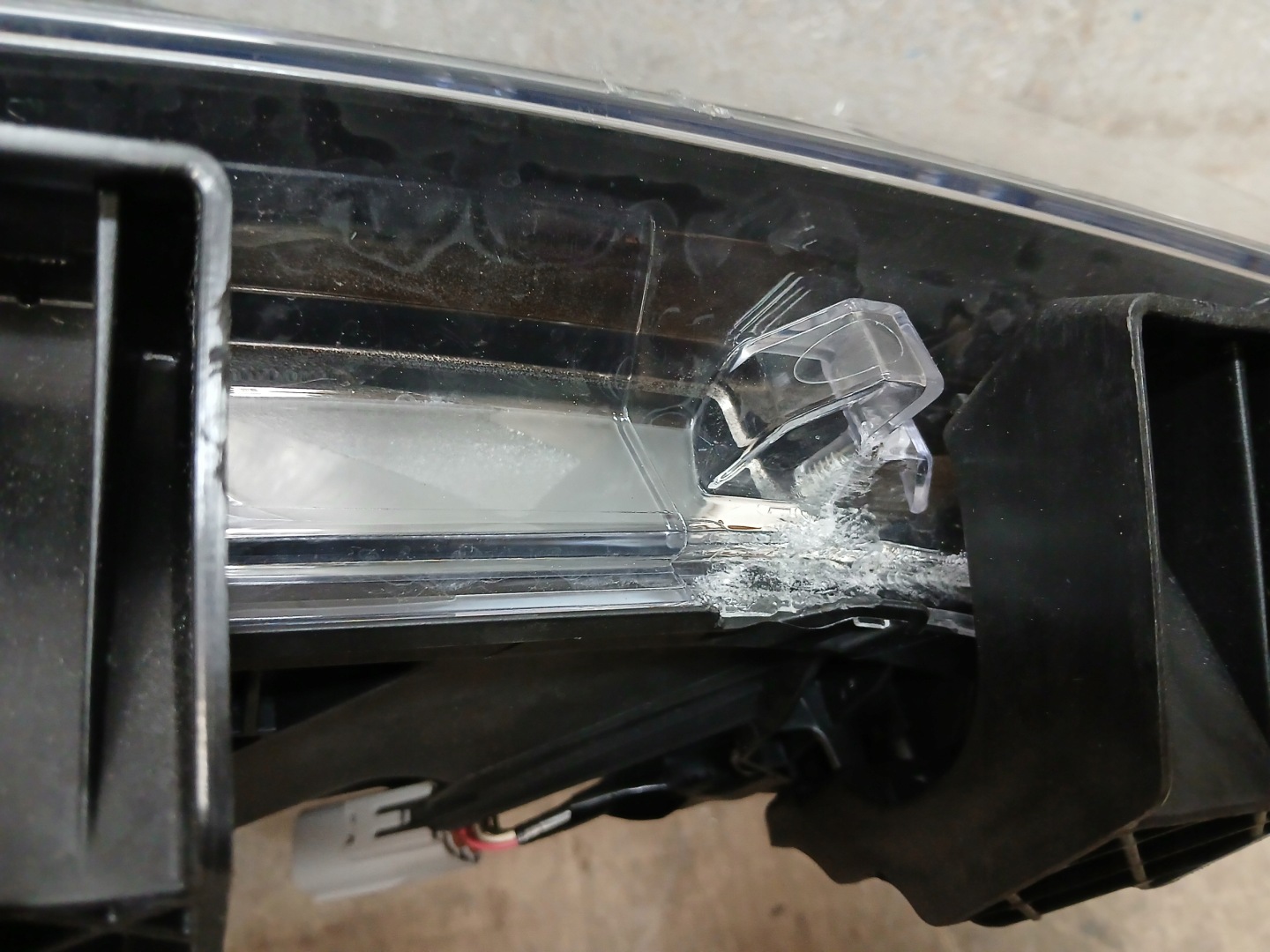 light front right TOYOTA COROLLA E16 12- 81110-02E70-00
