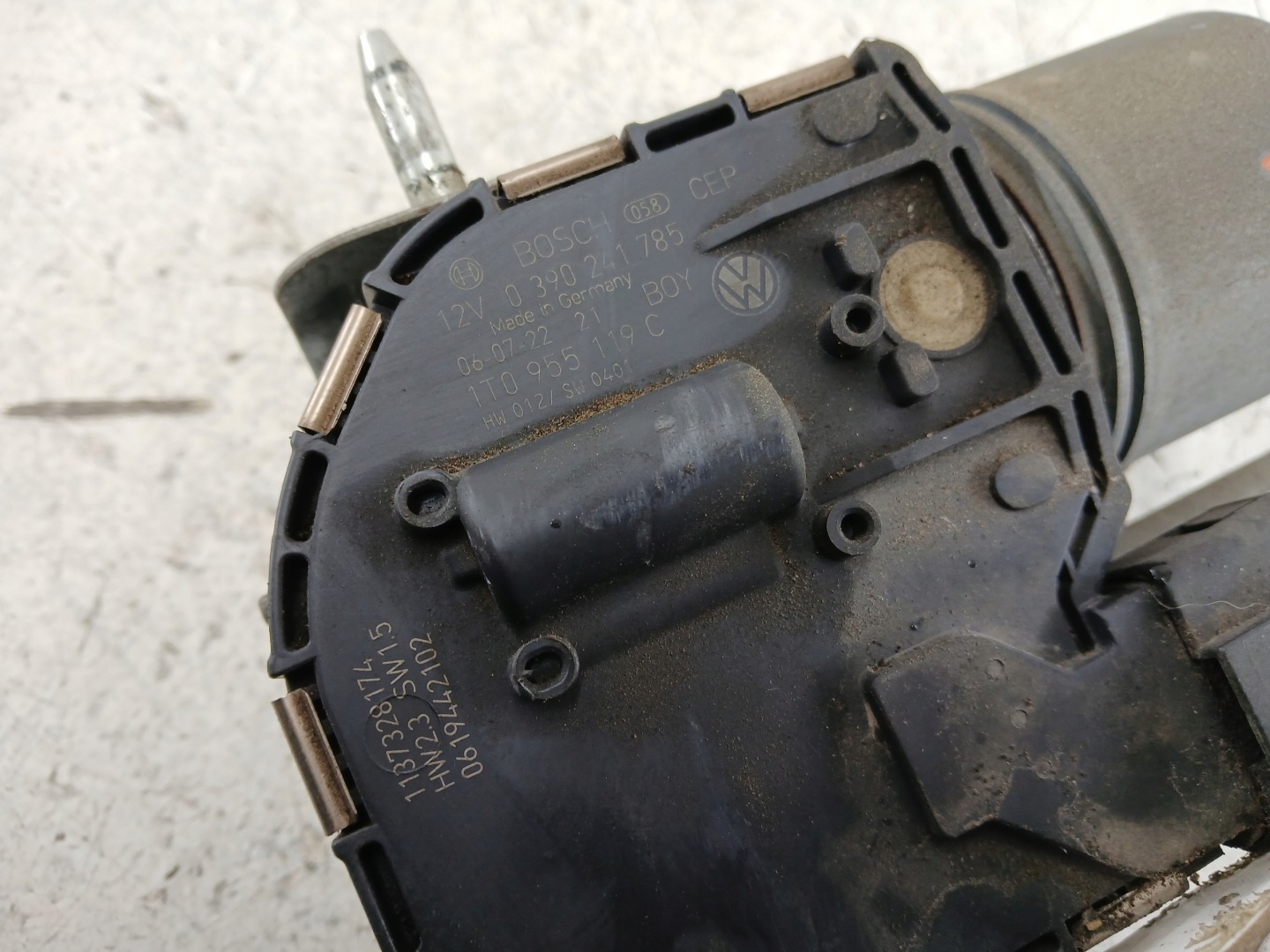 VW TOURAN and wiper mechanism front left 1T0955119C