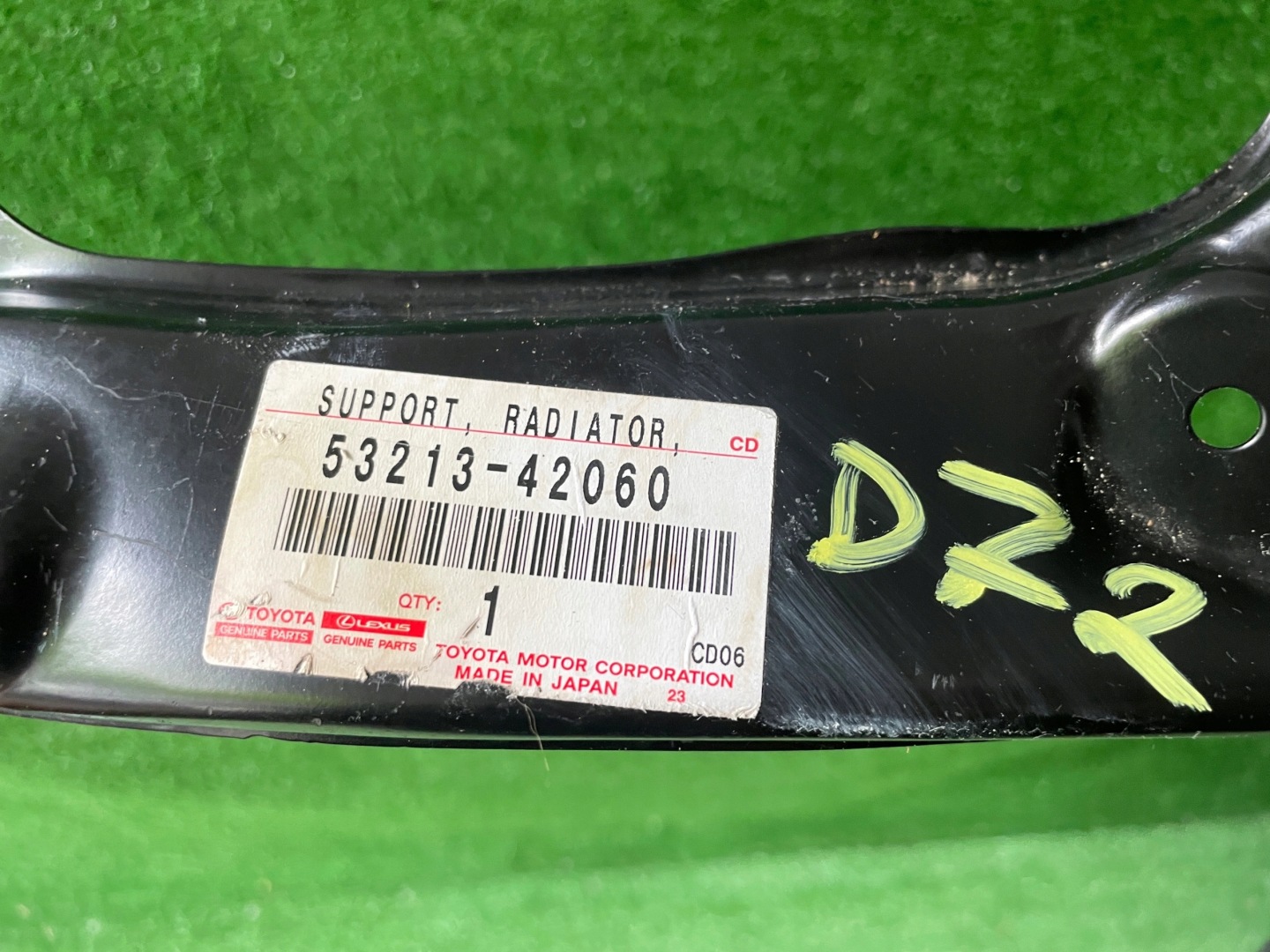 Toyota Rav-4 18- okular support panel for radiators right 53213-42060