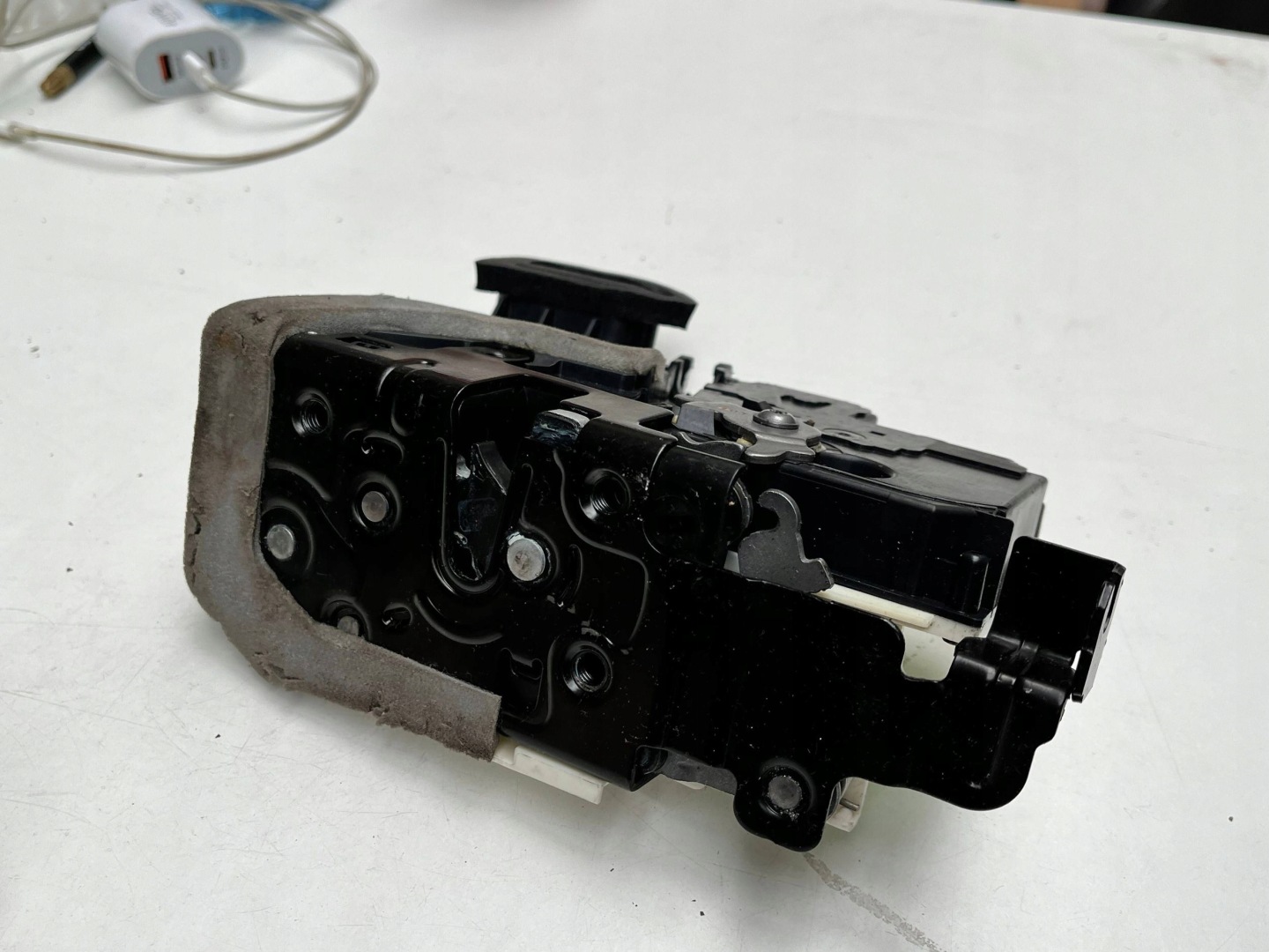 AUDI A6 C8 lock door left rear part 4K0839015R !J
