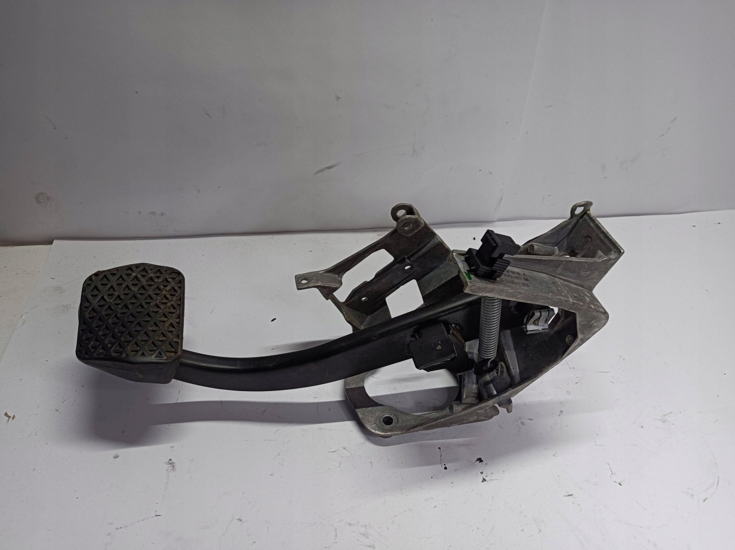 Pedal Frein automat BMW 1 E81 E87 E90 E91 42322503