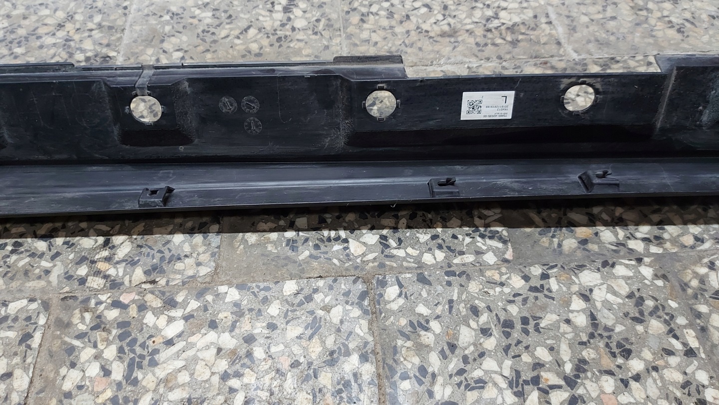 threshold moulding cap threshold left left TOYOTA RAV4 V 18