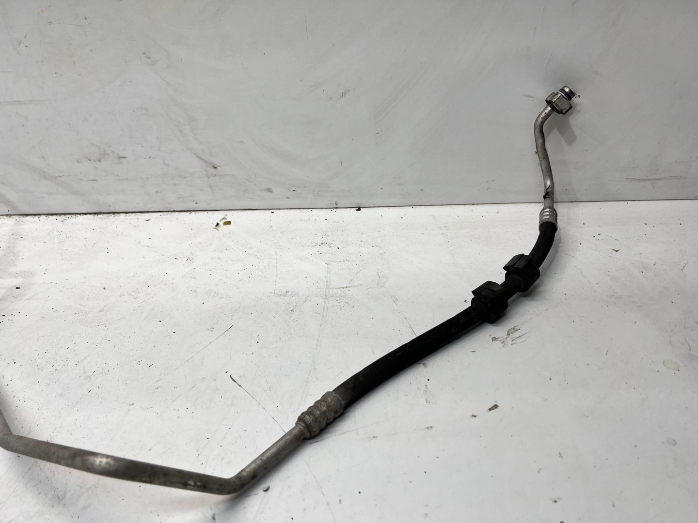 vedení hadice klimatizaci AUDI A4 B8 A5 8T0260710A