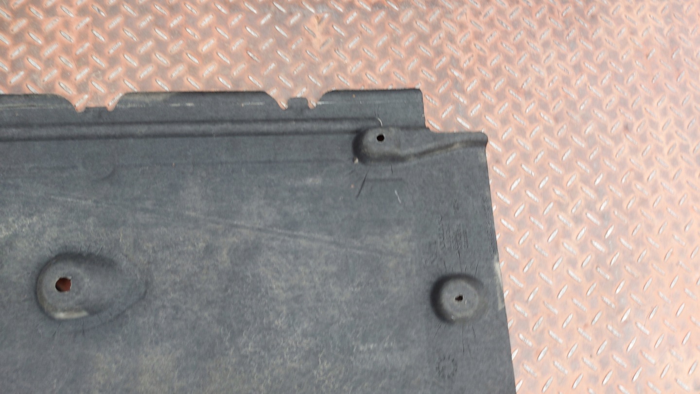cover chassis right VOLVO V40 CC 12-19