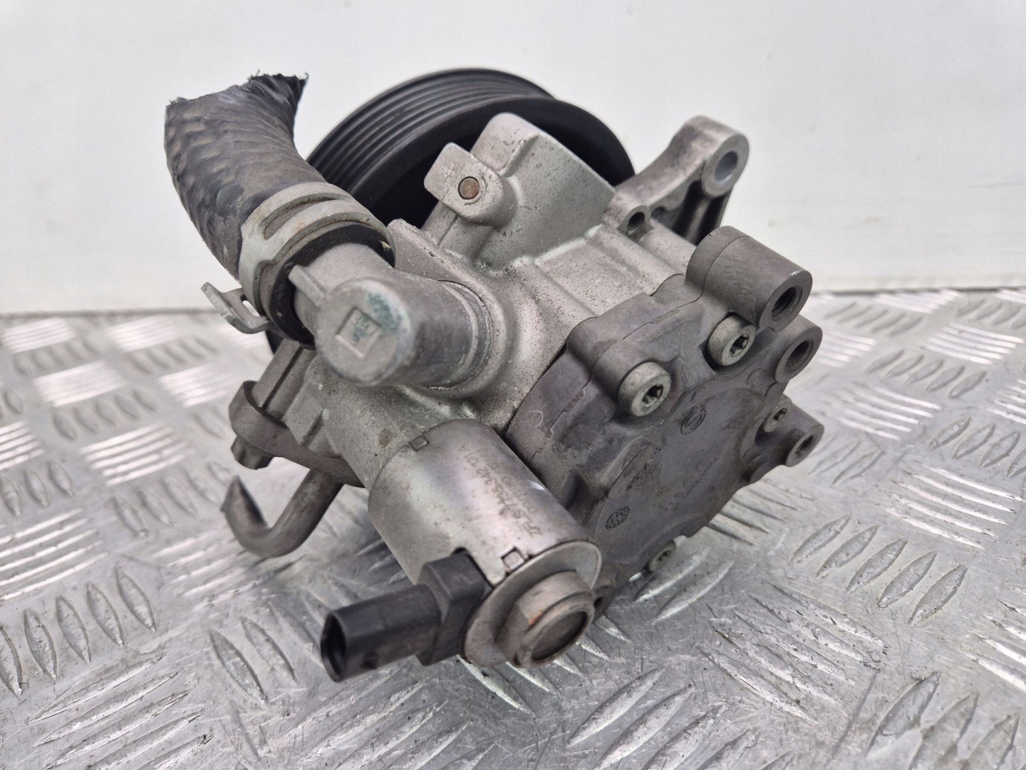 Mercedes E200 CGI W212 servo pump A0064667501 M271.860