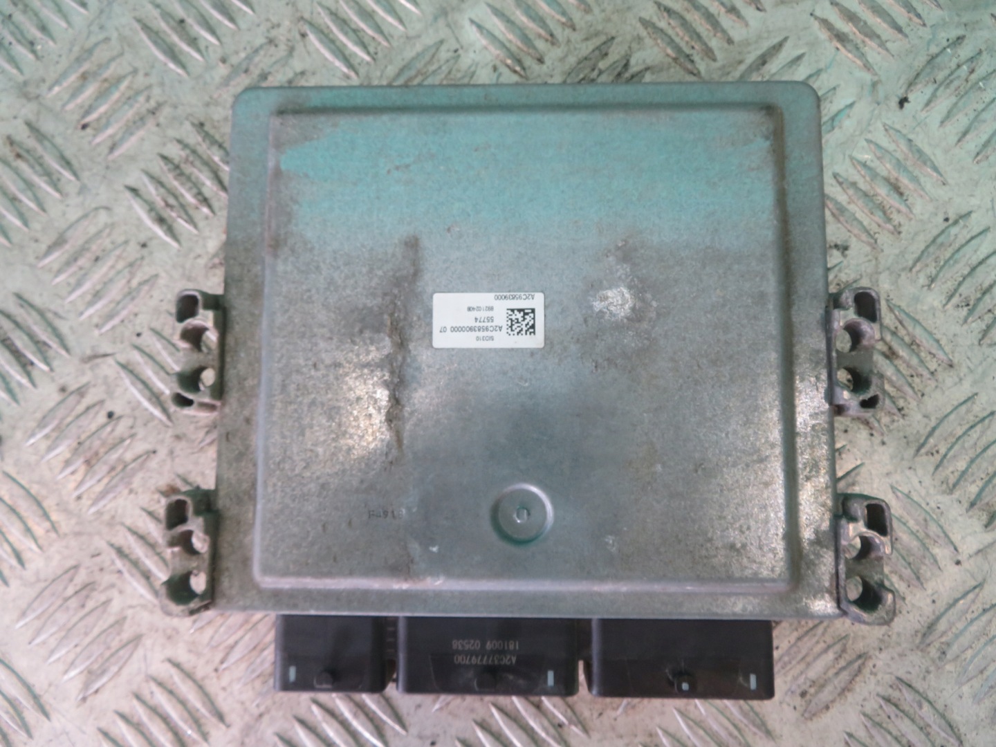 computer control unit of the engine RENAULT MASTER OPEL MOVANO 2.3 19R 237100827S