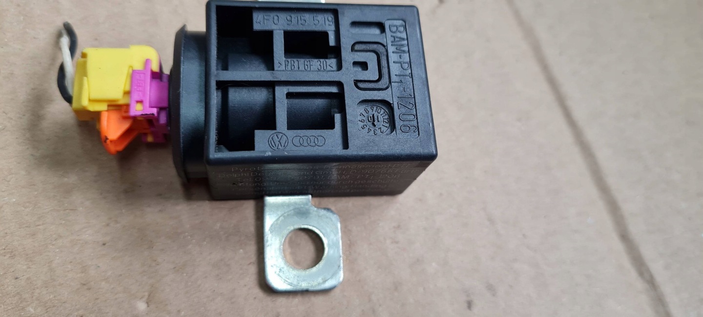 A6 C6 LIFT fuse PIROTECHNICZNY A4 B8 S4 A5 A6 C7 Q3 4F0915519
