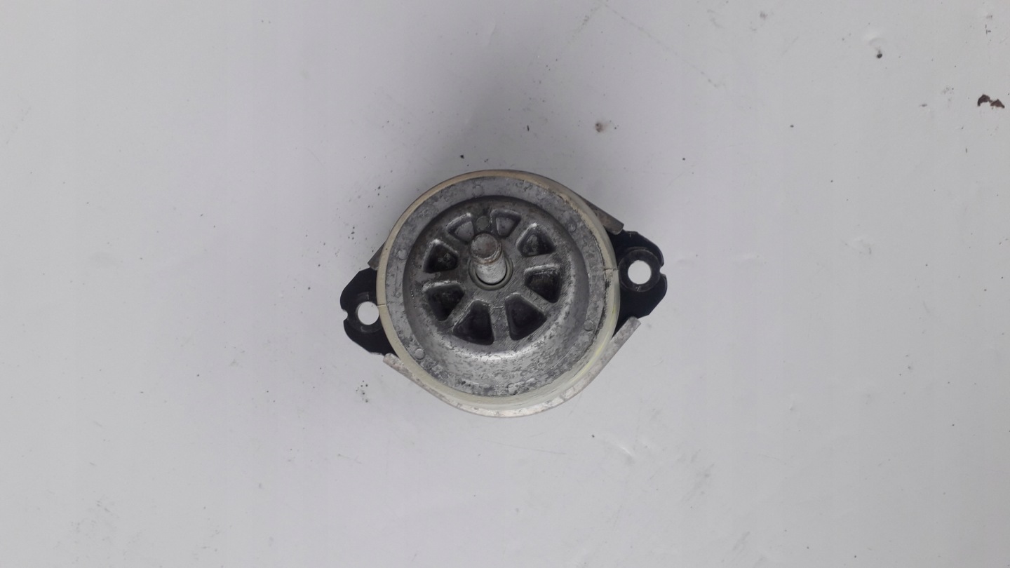 AUDI Q7 VW TOUAREG engine mount 7L8199131A