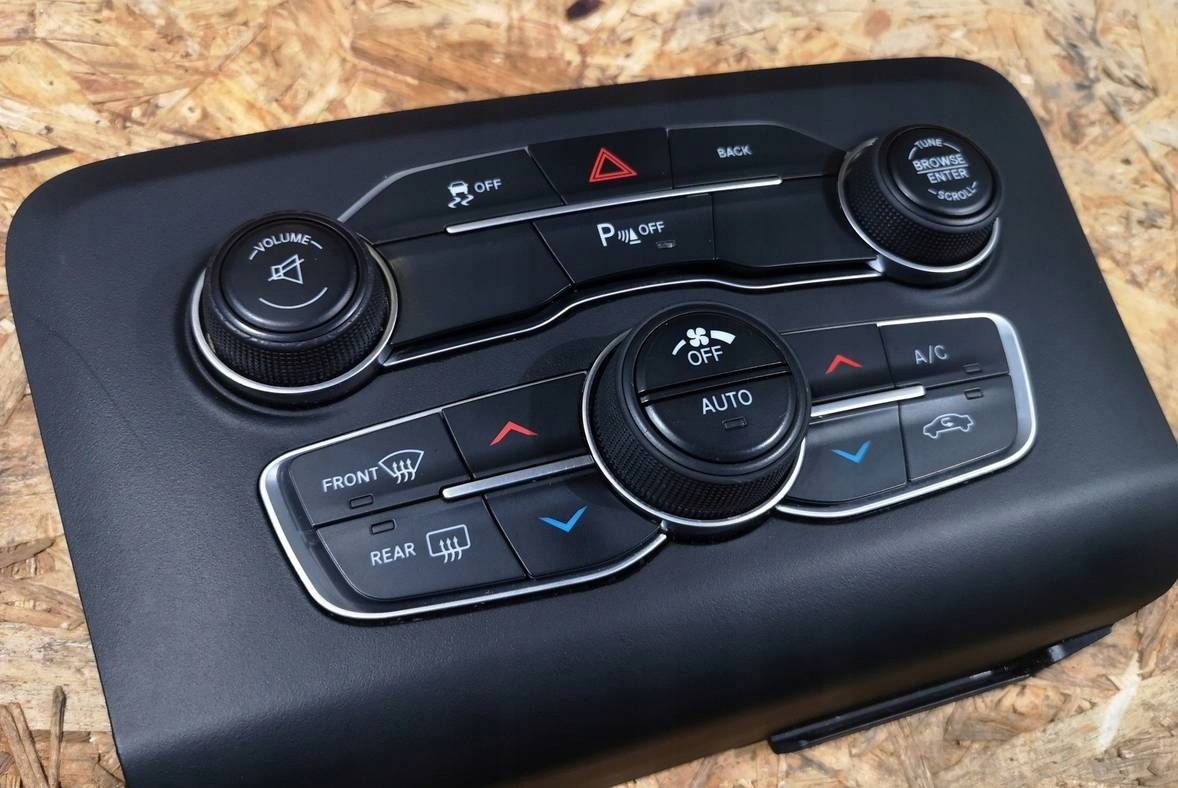 Panel radia klimatizaci Dodge Charger 2015+