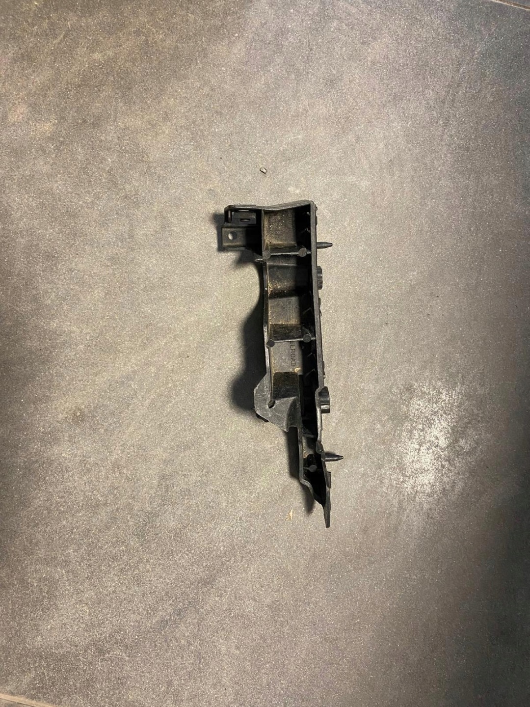 AUDI A6 ALLROAD bumper bracket left 4G0807283A