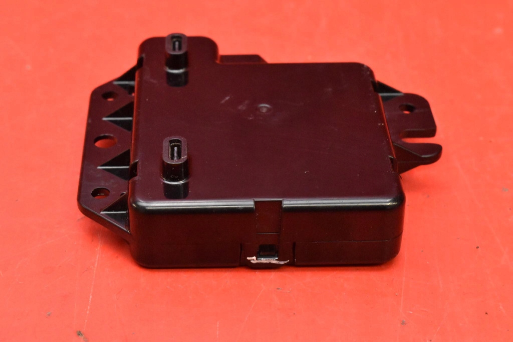 adapter PORT LADOWANIA USB 1656787-30-A TESLA MODEL Y 20