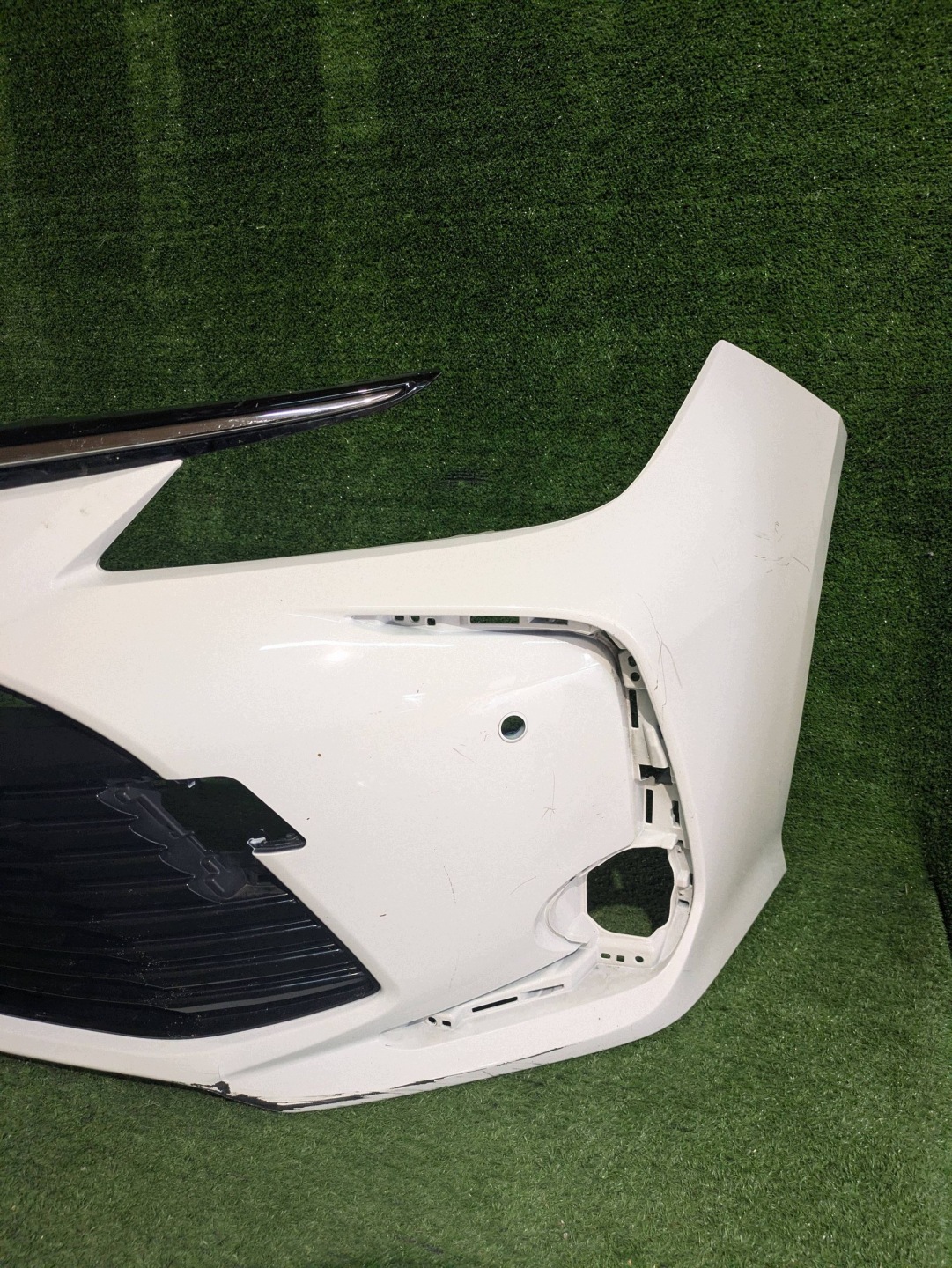 front bumper front TOYOTA COROLLA E21 sedan PDC 18- NR.Z9643