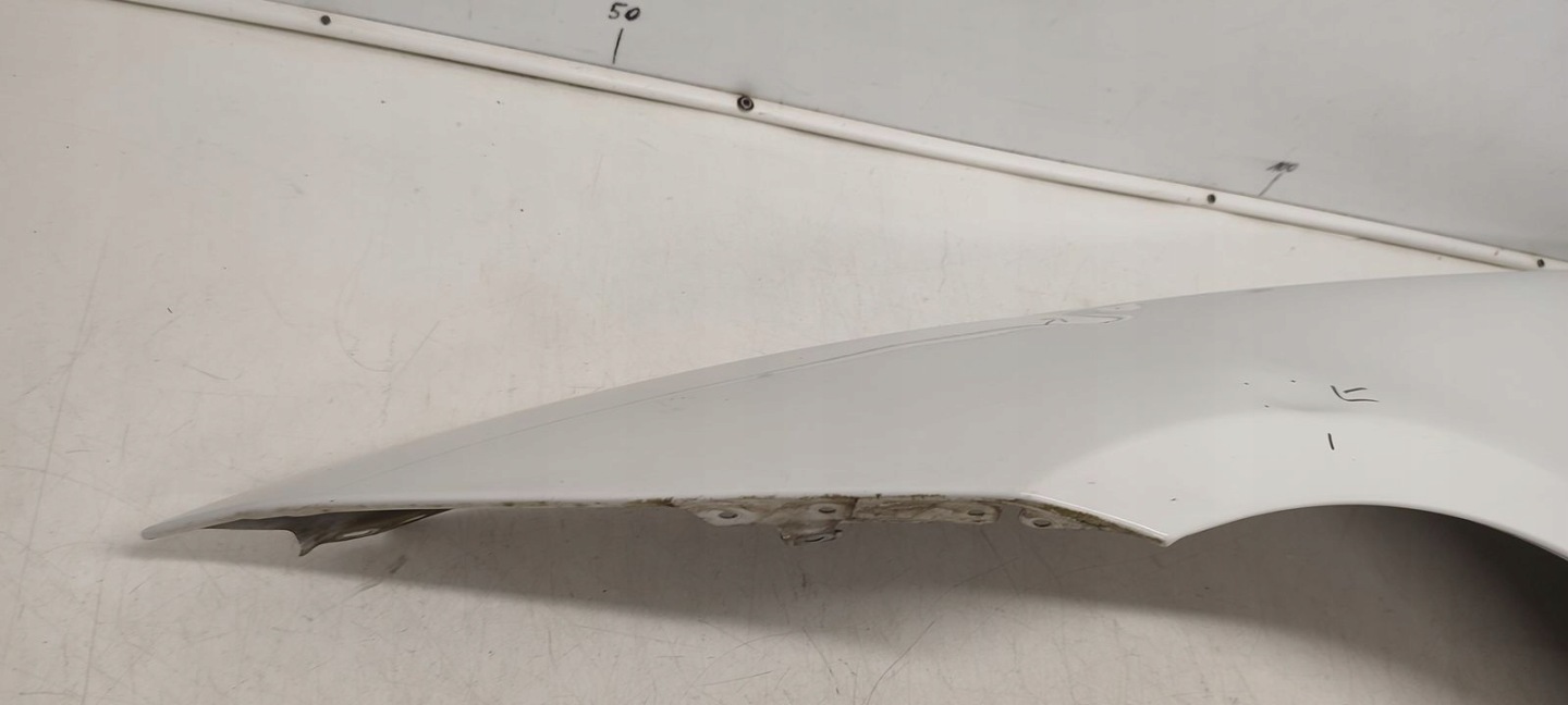 blatník levý předek přední BMW E91 LIFT APLINEWEISS 300