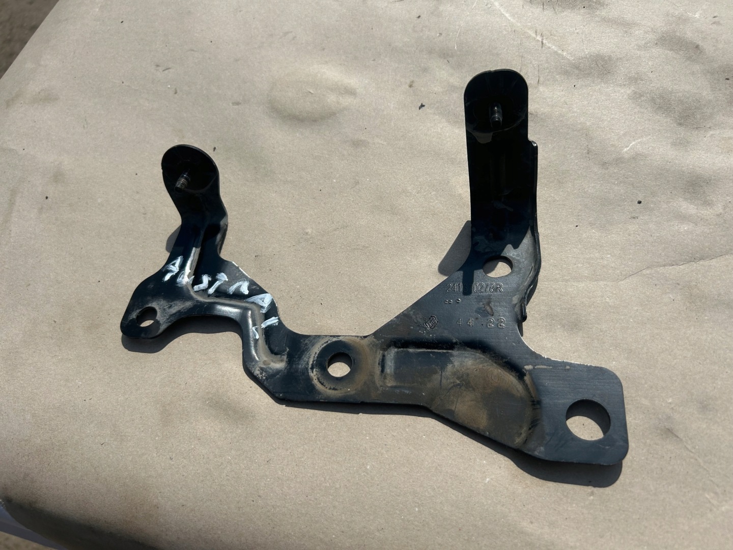 RENAULT AUSTRAL console holder 241370278R