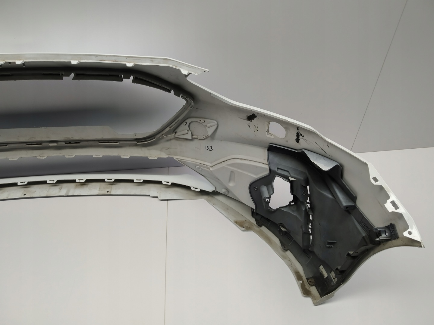 18- Ford Focus IV Mk4 ST Line caly bumper front Bialy