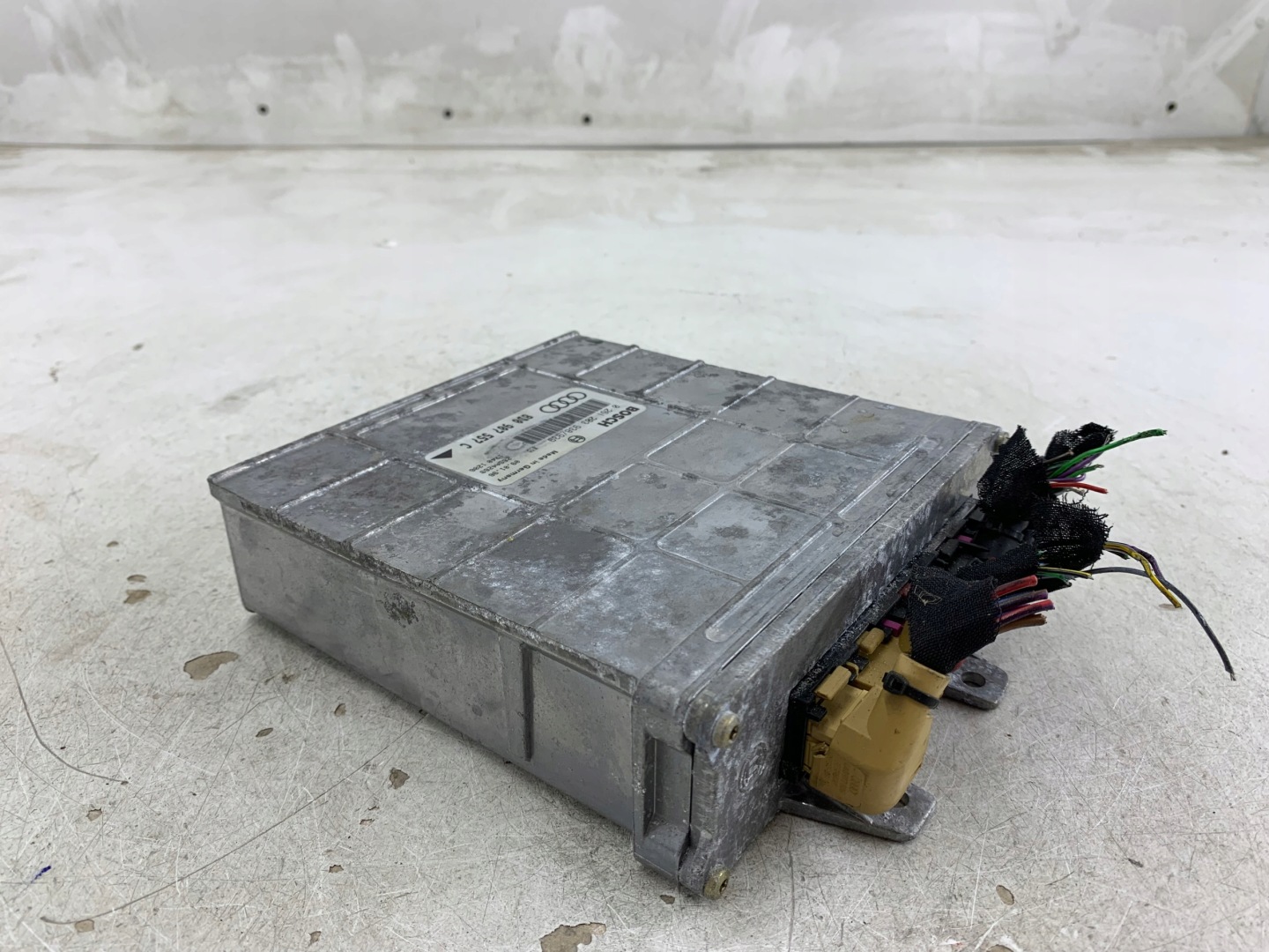 AUDI A4 B5 1.6 control unit of the engine 8D0907557C