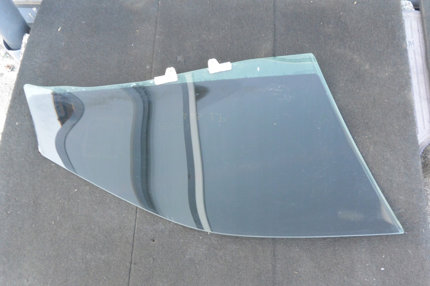 window door right left front NISSAN MAXIMA QX A33