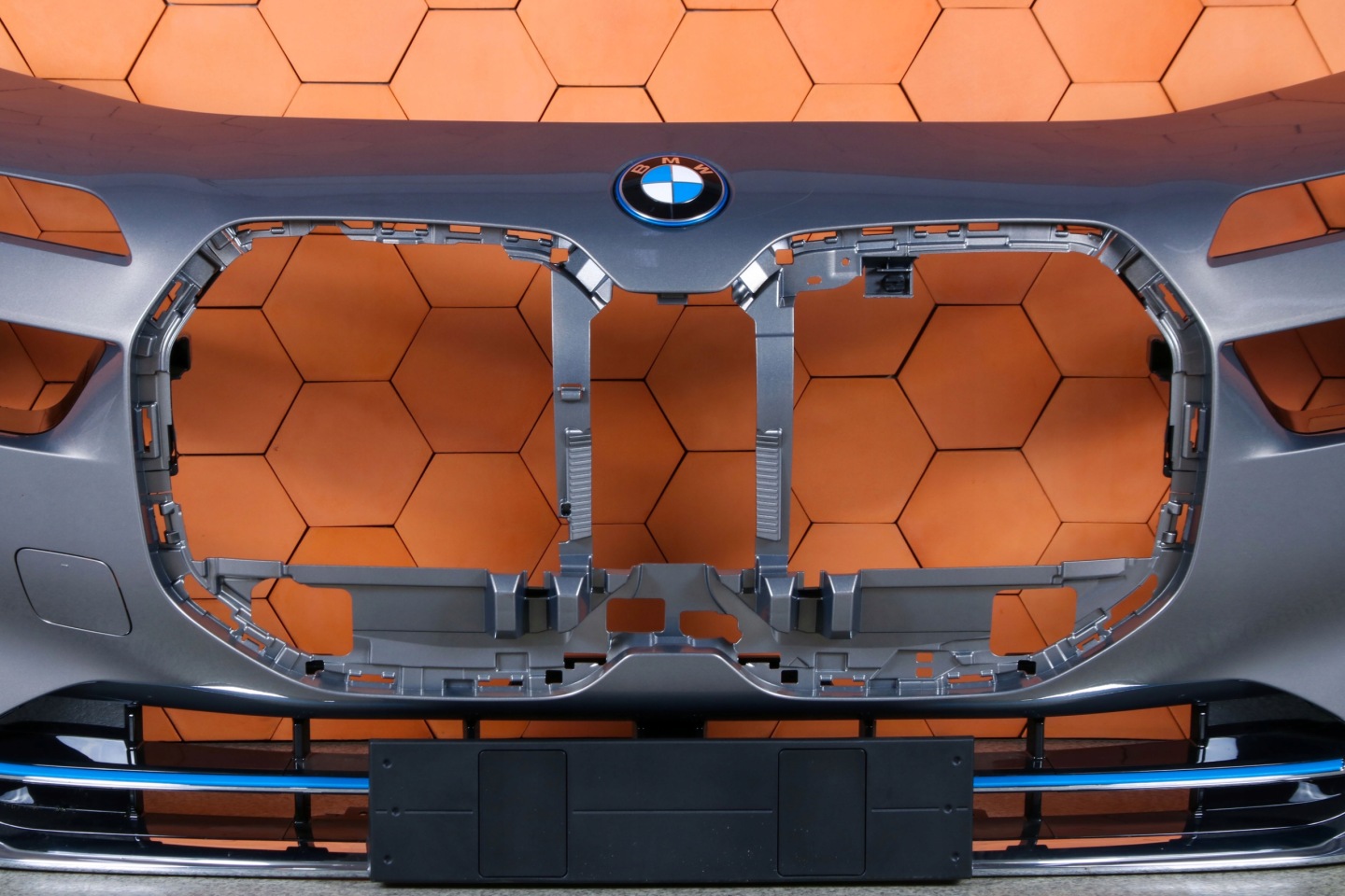 BMW 7 G70 i7 bumper front front colour C4A