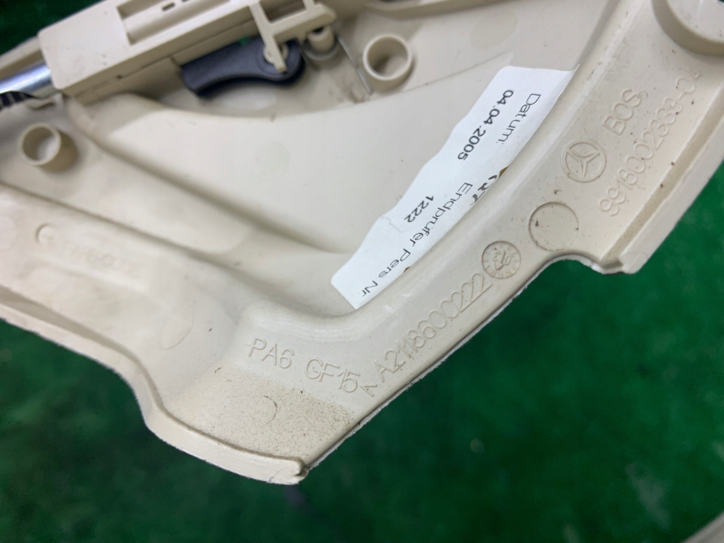 Mercedes W211 prowadnica rolety electrical boot right KOMBI