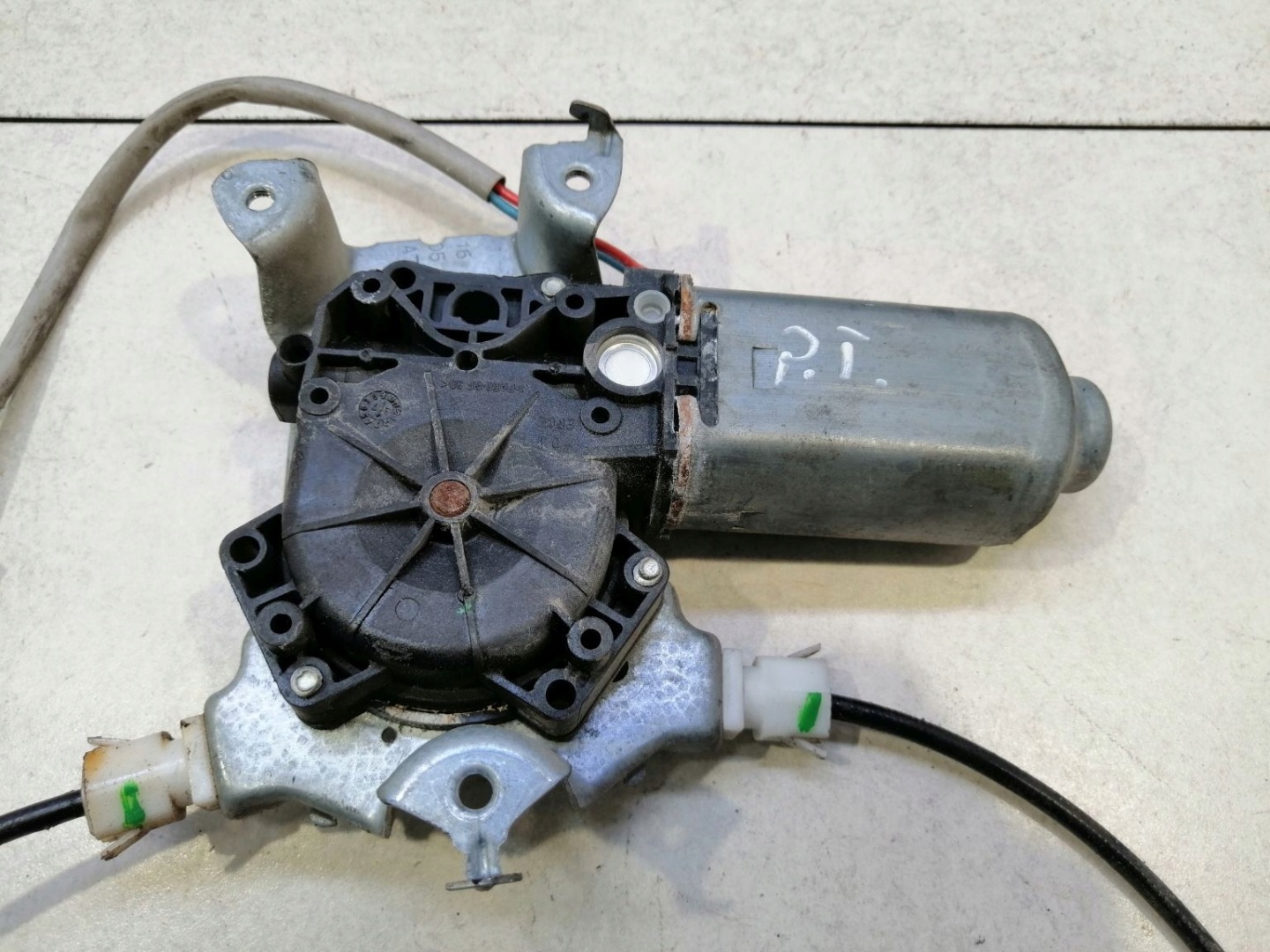 window regulator right rear part NISSAN PRIMERA P11