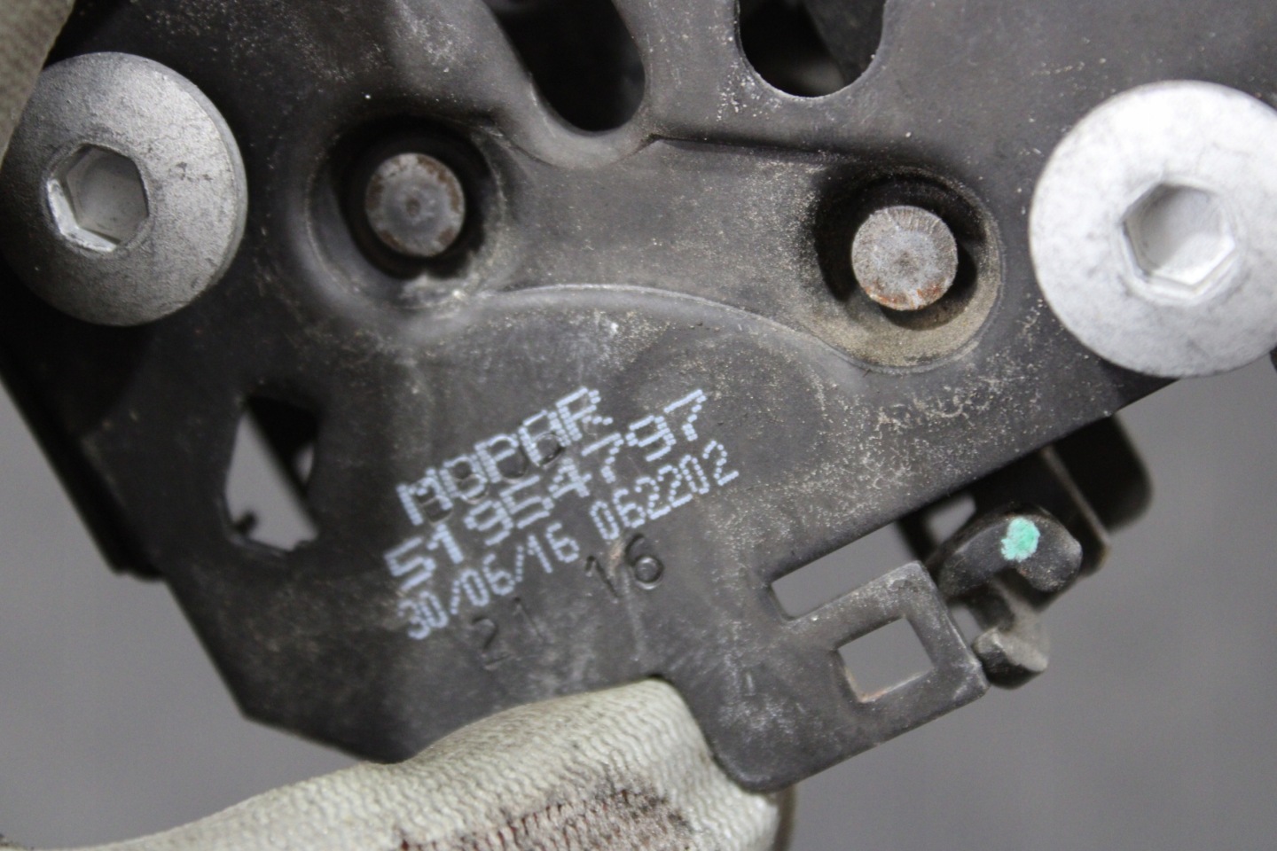 bonnet latch lock left 51954797 JEEP RENEGADE
